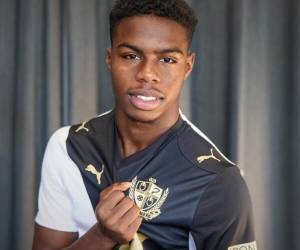 Keyrol Figueroa ya fue presentado por su nuevo equipo en Inglaterra.