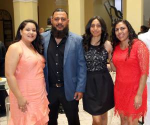 Pamela Pino junto a Emilio, Jael y Mariela Flores.