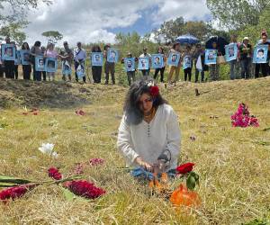 El organismo de derechos humanos Comité de Familiares de Detenidos Desaparecidos (Cofadeh) rindió homenaje el sábado -29 de agosto- en el Museo Contra el Olvido a 183 personas desaparecidas por motivos políticos en la década de 1980, con flores, música y la presencia de familiares y supervivientes. Aquí las imágenes del homenaje para recordarlos.