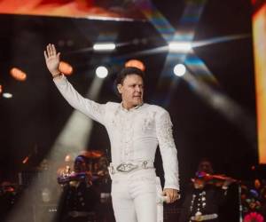 El cantante mexicano Pedro Fernández, a punto de cumplir 50 años de carrera, asegura que su música ha trascendido generaciones y seduce cada vez más a público no latino en su gira por Estados Unidos, ‘Ave Fénix Tour’.