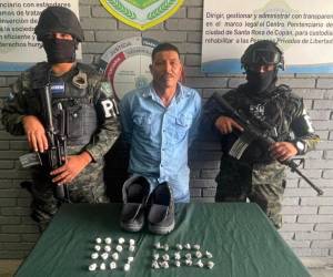 El detenido, Florentino Escobar Gonzales, junto a las drogas que servirán de evidencia, fueron remitidos al Ministerio Público (MP).