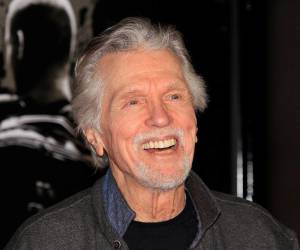 El actor estadounidense Tom Skerritt, falleció el miércoles por causas naturales, indicó la familia del actor en un comunicado remitido a la revista People.