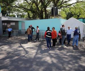 Luego de permanecer desde el 9 de diciembre en el CLE exigiendo voto por voto, Jorge Aldana volvió al edificio municipal, en medio de críticas por problemas urbanos no atendidos.