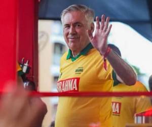 El técnico italiano disfrutó del carnaval en Brasil y la afición de la canarinha no desaprovechó para realizarle pedido a Carlo Ancelotti