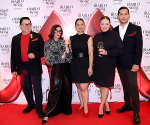 El evento congregó a un selecto grupo de invitados, entre ellos destacadas figuras del ámbito social, de moda y entretenimiento.