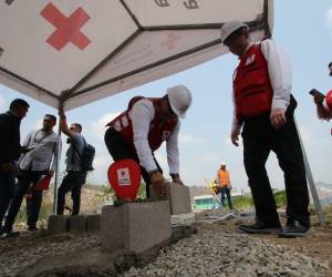 Con la colocación de la primera piedra del CENASA, la Cruz Roja Hondureña impulsa un proyecto clave que permitirá mejorar la atención de pacientes que requieren transfusiones en todo el país.