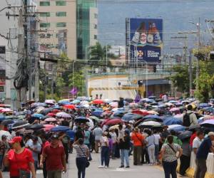 Maestros llegan a Casa de Gobierno para protestar y exigen respuestas