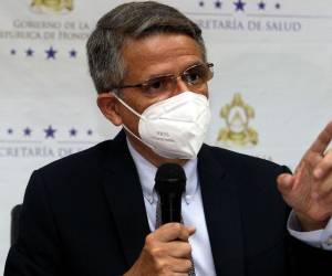 El ministro llamó mentirosos a sus colegas del hospital del Tórax, ya que el sábado él junto a la vice ministra Nerza Paz y el director de redes, Saúl Cruz, según manifestó, contaban con insumos médicos.