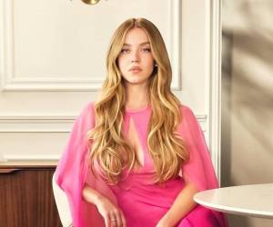 La actriz estadounidense Sydney Sweeney abordó la controversia generada por un anuncio de jeans que protagonizó en julio y calificó la reacción como surrealista.