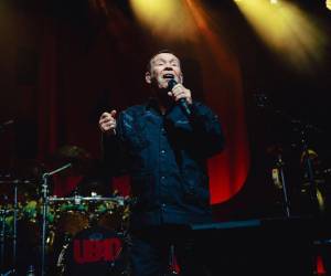 Hay canciones que no envejecen. Red Red Wine, Kingston Town, Can't Help Falling in Love: temas que sonaron en radios de medio mundo durante los años 80 y 90, y que el 22 de abril volverán a escucharse en vivo en el Coliseo Nacional de Ingenieros de Tegucigalpa.