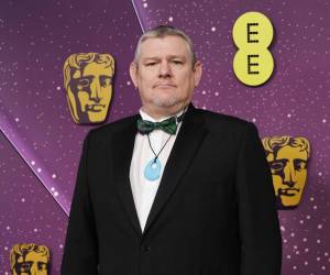 La BBC indicó que las acciones de John Davidson se derivan de tics verbales involuntarios asociados al síndrome de Tourette. La explicación no convenció a todos.