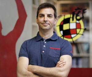 Francis Hernández es reconocido por su labor en España.