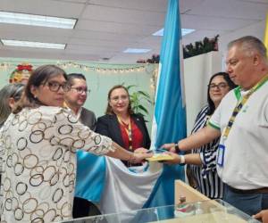 Los integrantes de la comisión fueron juramentados por las autoridades de la Dirección de Educación Superior.