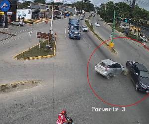 Las autoridades capturaron al conductor de un vehículo tipo pick-up señalado de irrespetar la luz roja de un semáforo y provocar un accidente de tránsito que dejó como resultado la muerte de una menor de edad. El hecho ocurrió el viernes 10 de julio en el barrio El Porvenir, en Puerto Cortés, departamento de Cortés, zona norte de Honduras.
