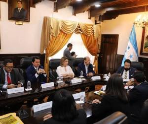 Los integrantes de la exComisión Permanente del Congreso Nacional fueron citados para que comparezcan ante la Fiscalía para que declaren sobre presuntas actuaciones ilegales y excesos en el ejercicio de sus funciones. ¿Qué dice la citación? Estos son los delitos que habría cometido la comisión permanente.