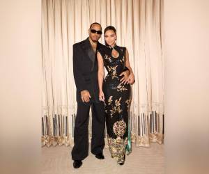Tras su separación de Kanye West en 2021, y un romance corto con el comediante Pete Davidson, Kim Kardashian permaneció años sin tener una relación mientras se dedicaba a sus hijos y a ella misma. No obstante, ahora vive uno de los romances más comentados de 2026.