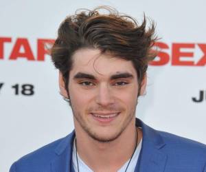 RJ Mitte, el actor que interpretó a Walter White Jr. en Breaking Bad, relató en noviembre de 2025 que su gerente de negocios se quedó con el dinero que él le entregaba para pagar impuestos y que liquidar la deuda resultante con el fisco estadounidense le llevó unos 10 años. Mitte murió ayer a los 34 años.