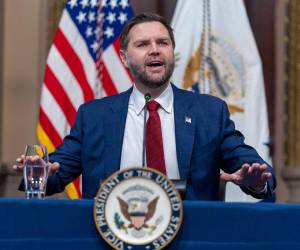 Autoridades iraníes han acusado a Estados Unidos de violar la tregua, lo que fue rechazado por Vance.