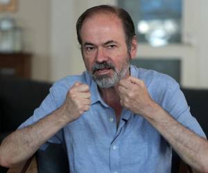 El escritor y periodista mexicano Juan Villoro fue distinguido con el Premio Internacional Carlos Fuentes a la Creación Literaria 2026.