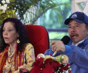 La pareja presidencial pidió a Kim Jong-un, trasladar a la familia de Kim Yong-nam sus condolencias.