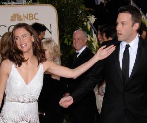Jennifer Garner tenía 43 años, tres hijos pequeños y un matrimonio desmoronándose ante las cámaras del mundo entero cuando Hollywood dejó de esperarla. La actriz texana, conocida mundialmente por la serie de espionaje Alias y por películas como 13 Going on 30, Juno y Dallas Buyers Club, acaba de romper años de relativa discreción sobre ese capítulo de su vida en una entrevista exclusiva con la revista InStyle, publicada esta semana con motivo del estreno de su próxima miniserie en Peacock, The Five Star Weekend.