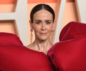 La actriz estadounidense Sarah Paulson recibió este martes una estrella en Hollywood recordando su juventud, cuando se obsesionó en transformarse en la estrella que más admiraba, Julia Roberts.