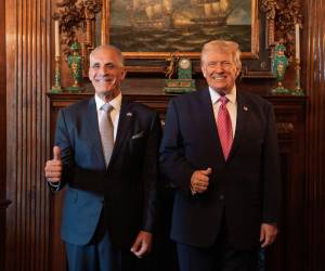 El presidente de Honduras, Nasry Asfura, junto a su homólogo Donald Trump.