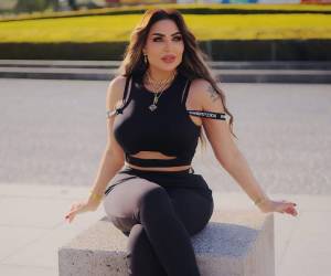 Un tribunal penal egipcio condenó a muerte el sábado 05 de septiembre a la presentadora de televisión y productora Sarah Khalifa y a su hermano Mohamed Khalifa por fundar y dirigir una banda criminal especializada en la obtención y fabricación de estupefacientes dirigidos para al narcotráfico.