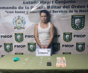 José Daniel Moncada Montoya junto a las evidencias que le fueron decomisadas por la Policía Militar del Orden Público (PMOP).