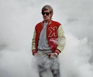 El DJ francés Kavinsky, estrella de la electrónica francesa y conocido por temas como 'Nightcall', de la banda sonora de la película 'Drive' (2011), protagonizada por Ryan Gosling, fue hallado muerto en su casa de París, a los 50 años, informó el reciente miércoles 29 de julio el diario Le Parisien.