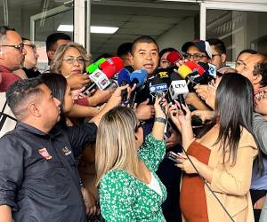 La investigación es de oficio y se encuentra en una fase inicial, por lo que aún no existe un delito específico determinado.