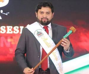 Rudy Banegas se juramentó como alcalde para el periodo 2026-2030, pese a que el TJE declaró ganador a Roosevelt Avilez tras un recuento jurisdiccional.