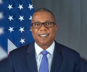 Nichols se pronunció a través de un mensaje publicado en la red socia X, expresando su preocupación por la situación en el país centroamericano.