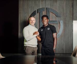 Moncada se formó en las reservas del Olimpia, institución con la que debutó profesionalmente.