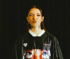 La puertorriqueña María Victoria Ramírez de Arellano Cardona, conocida artísticamente como Young Miko, anunció que el próximo 29 de mayo pondrá en circulación Do Not Disturb Deluxe, la edición ampliada de su segundo álbum de estudio, en lo que será el pistoletazo de salida a una temporada que la llevará desde los escenarios de Tokio hasta los grandes recintos de Europa y América.