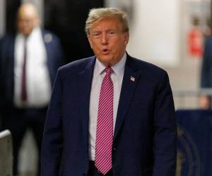 Trump suspende ley de 100 años para intentar bajar el costo de la gasolina