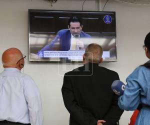 La audiencia inició pasada la hora pactada por la comisión por retrasos.