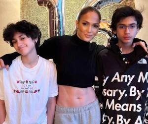 Una tormenta de nieve en Nueva York fue el telón de fondo del nacimiento de los mellizos Muñiz hace exactamente 18 años. Este fin de semana, Jennifer López recordó ese momento con una publicación que no tiene nada de protocolar ni de estrategia de imagen... lo tiene todo de madre.