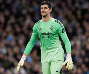 Courtois salió de cambio en el partido ante Manchester City por lesión.