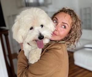 Nuevos movimientos policiales se registraron en la residencia familiar de Brian Hickerson, pareja de Hayden Panettiere, mientras avanza la investigación sobre las circunstancias del fallecimiento de la actriz.