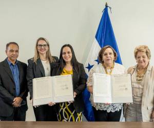 Sedesol y Fundaunah firman convenio para garantizar becas de hondureños en Taiwán.