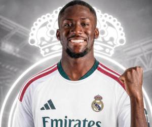 Konaté ha estado en equipos como el Sochaux-Montbéliard, R. B. Leipzig y Liverpool.