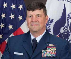 El contraalmirante Jeffrey K. Randall, Comandante de la Fuerza de Tarea Conjunta Interagencia de Estados Unidos, llega mañana al país para reunirse con el presidente Nasry Asfura y otras autoridades.
