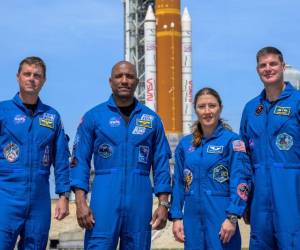 Estos son los rostros detrás de la histórica misión Artemis II, que despegó rumbo a la órbita lunar en un viaje de 10 días que revive la exploración tripulada más allá de la Tierra. /