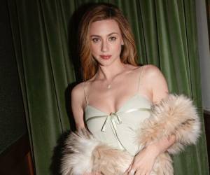La actriz Lili Reinhart, conocida por interpretar a Betty Cooper en Riverdale, relató en una entrevista con Cosmopolitan que un director se aproximó a ella entre tomas y le dijo en voz baja: Solo mete el estómago un poco. Reinhart no reveló el nombre del director.