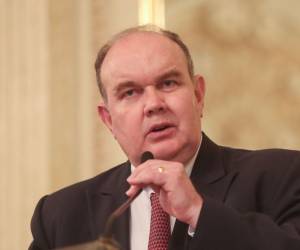 De hecho, ante la llegada del candidato, se presentó una protesta por parte de un pequeño grupo de familiares de víctimas de la masacre de Juliaca.