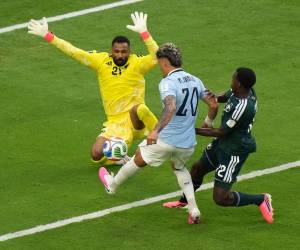 Maxi Araujo está rescatando a Uruguay ante Arabia Saudita.