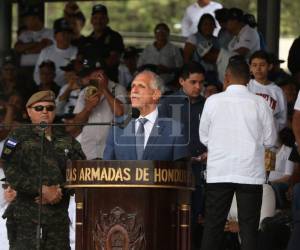 conmemoración del Día del Veterano de Guerra, ceremonia en la que reconoció el sacrificio de los excombatientes.