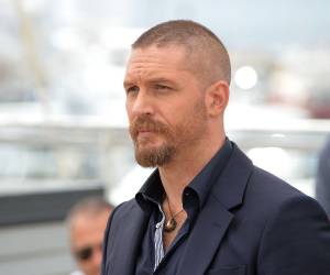 Hoy es uno de los actores más intensos, versátiles y respetados de Hollywood, capaz de desaparecer dentro de personajes complejos y extremos. Pero mucho antes de convertirse en una figura de peso en la industria, Tom Hardy estuvo al borde de perderlo todo.