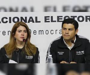 Cossette López interpuso una querella en contra de Marlon Ochoa.